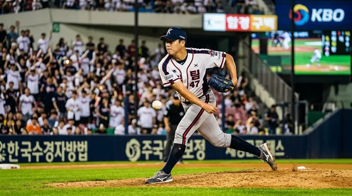 Korejský KBO nadhazovač v okamžiku nadhozu