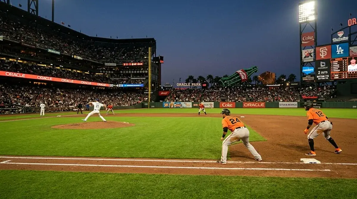 Plné mety v MLB zápase s běžci na všech metách